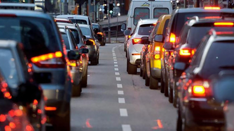 В Алматы планируют  сузить автомобильные полосы на дорогах