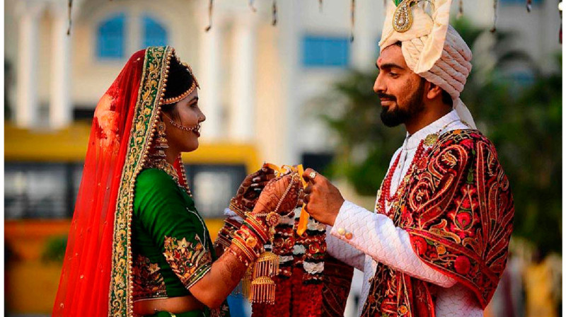 В Индии будут сажать за супружескую измену