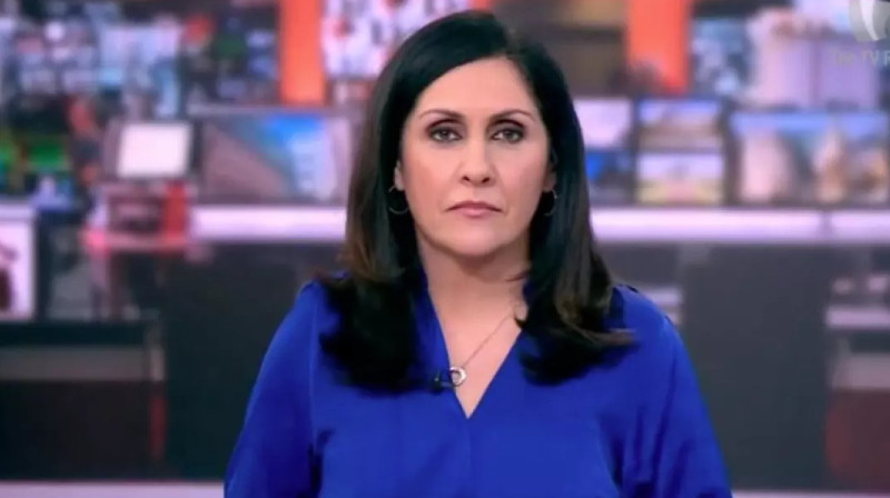 Британская телеведущая показала непристойный жест в прямом эфире