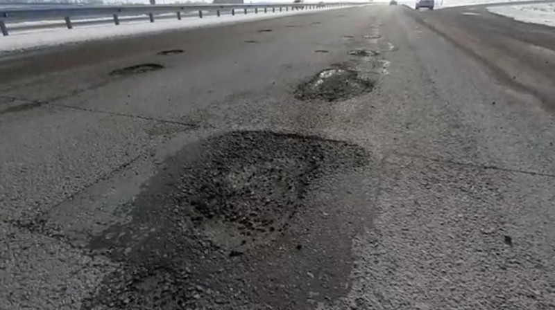 Около 15 тысяч дефектов выявили полицейские на автодорогах в Жамбылской области