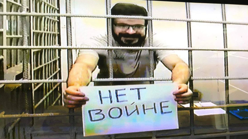 Оппозиционера Илью Яшина перевели на строгие условия содержания