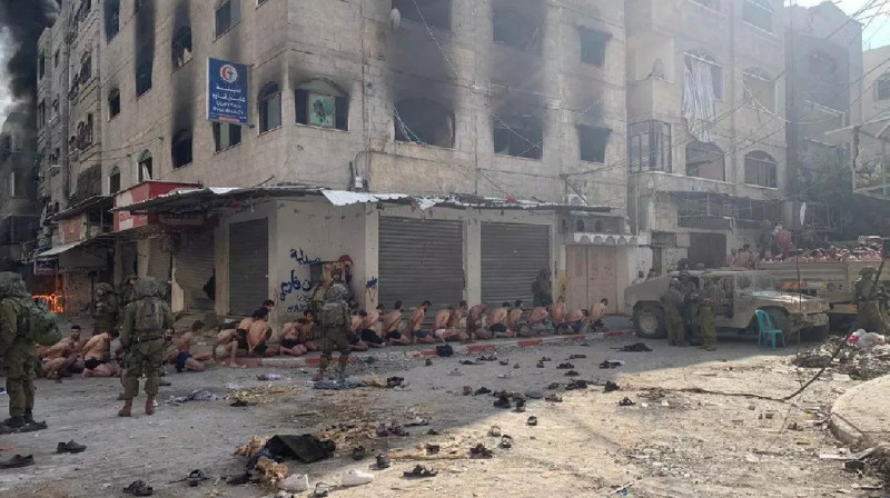 Палестинцев раздетых и стоящих на коленях в Газе сняли на видео