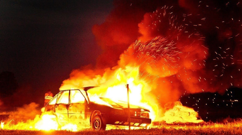 Как уберечь свое авто от возгорания, рассказали спасатели