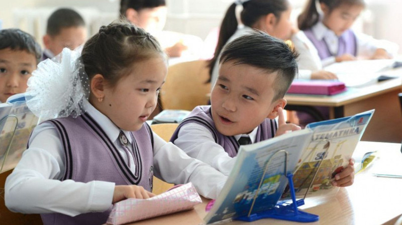 В Актау школьников перевели на дистанционное обучение