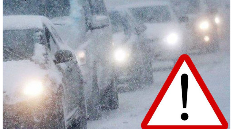 Дорога от Бишкека до Алматы временно закрыта из-за метели