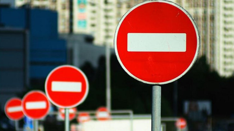 Из-за непогоды 9 участков автодорог закрыли в Казахстане