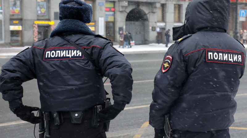 Мигранты вступили в конфликт с полицией после задержания таксиста в Москве