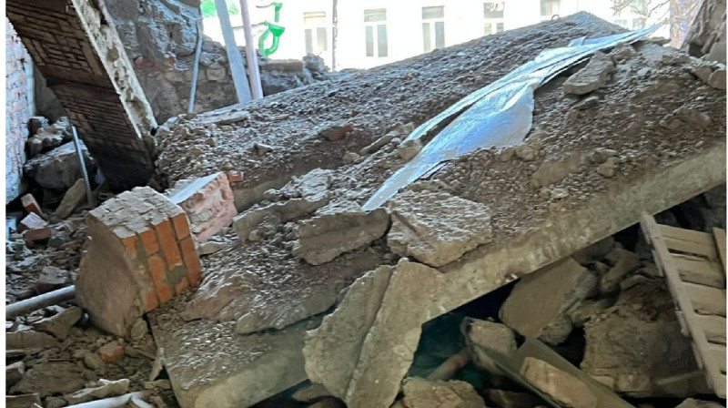 В Шымкенте во время обрушения "заброшки" погиб студент (видео)