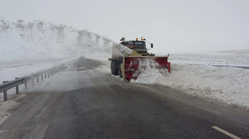 В Казахстане остаются закрытыми несколько трасс