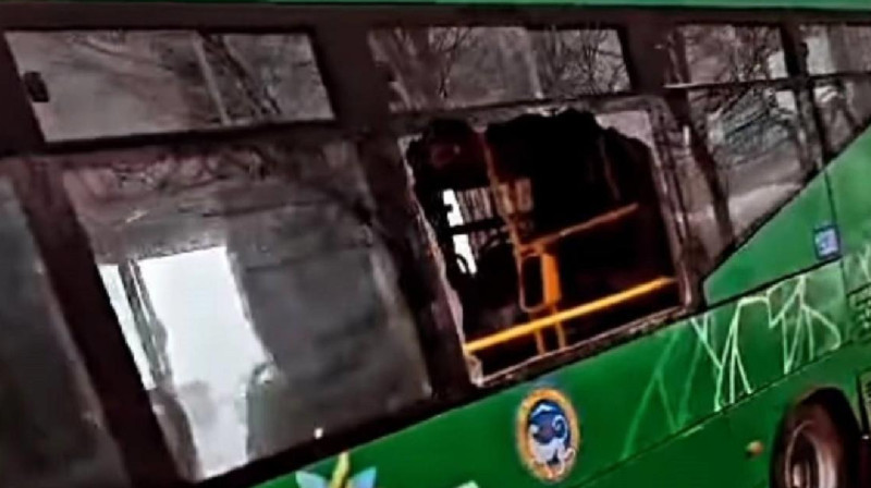 В Алматы автобус попал в ДТП (видео)