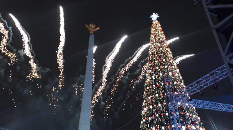 В Караганде откладывается зажжение городской ёлки - аким просит понять и простить