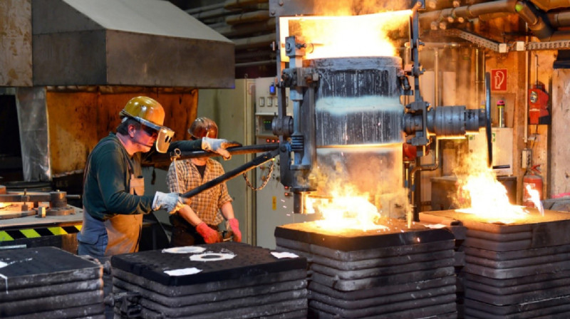 В Казахстане принят закон о соцзащите работников вредных производств