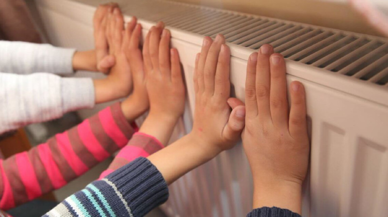 В Таразе школа осталась без отопления из-за порыва на теплотрассе