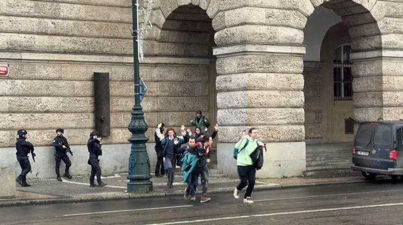 Число жертв стрельбы в Праге увеличилось до 15 человек