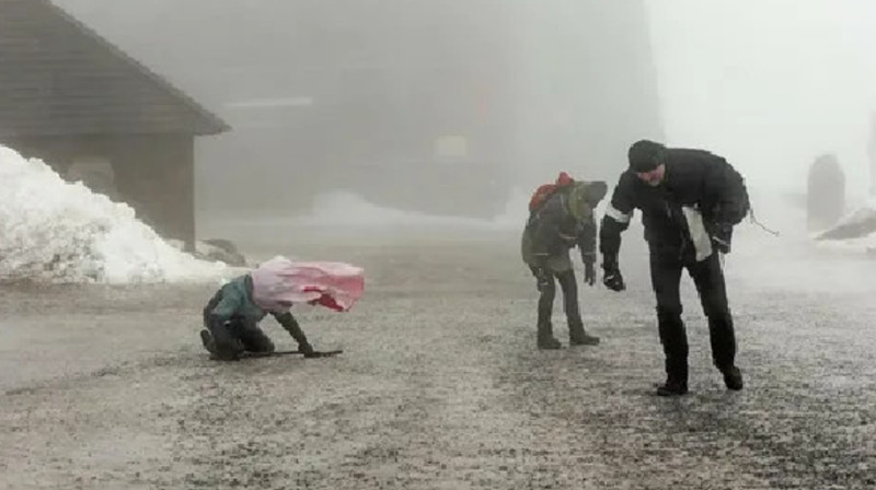 На Европу обрушился мощный шторм «Пиа» (видео)