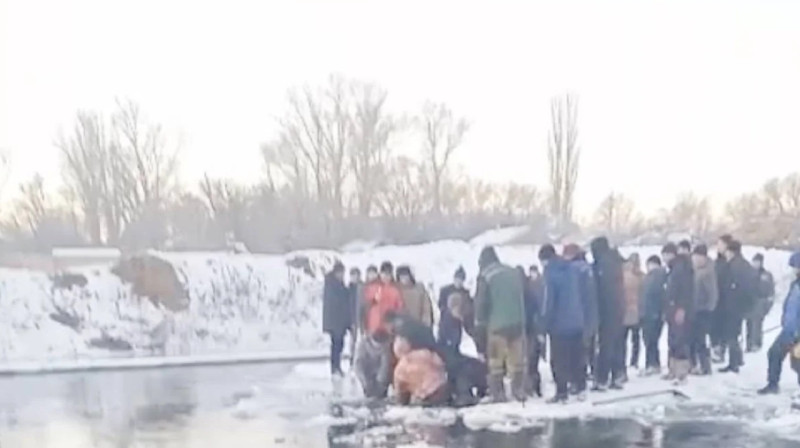 Местные жители нашли тело ребенка, провалившегося под лед в области Абай