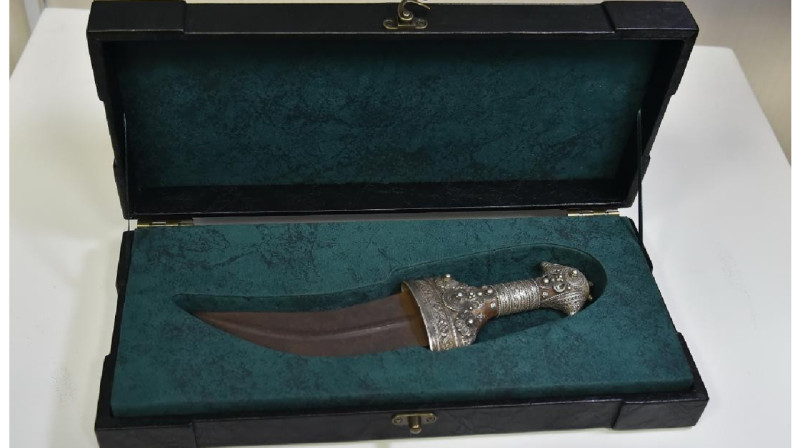 Кинжал «Джамбия» передан в фонд Национального музея