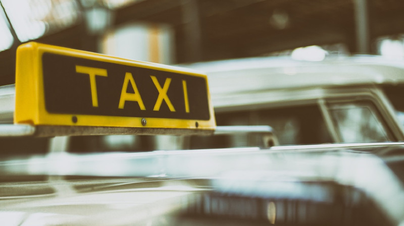 В Талдыкоргане пассажирка угнала такси