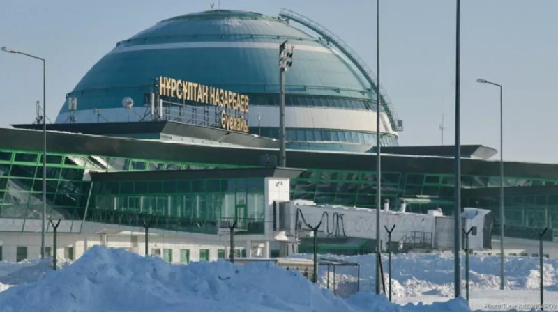 Аэропорт Астаны столкнулся с коллапсом из-за непогоды