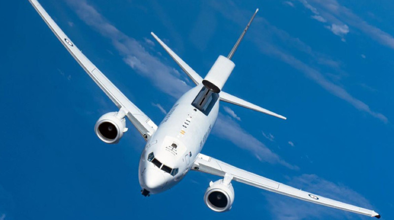 У самолета по пути в Когалым отказал двигатель