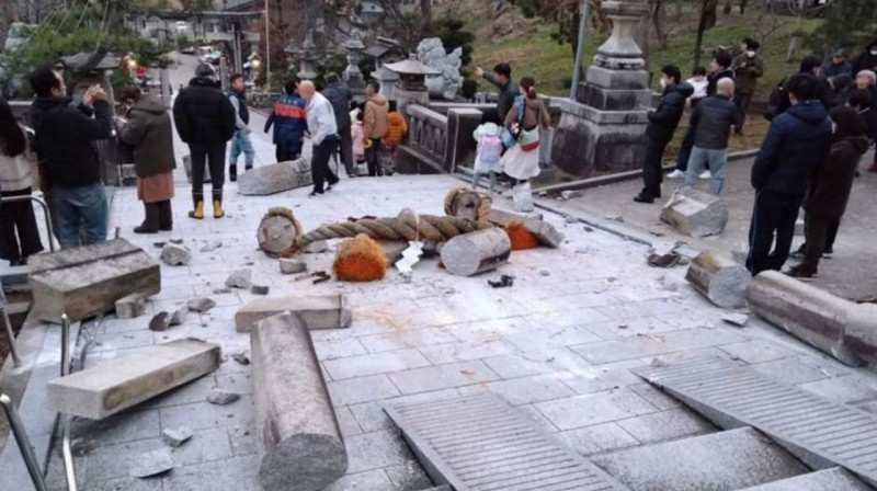 В Японии произошло мощное землетрясение, объявлена угроза цунами