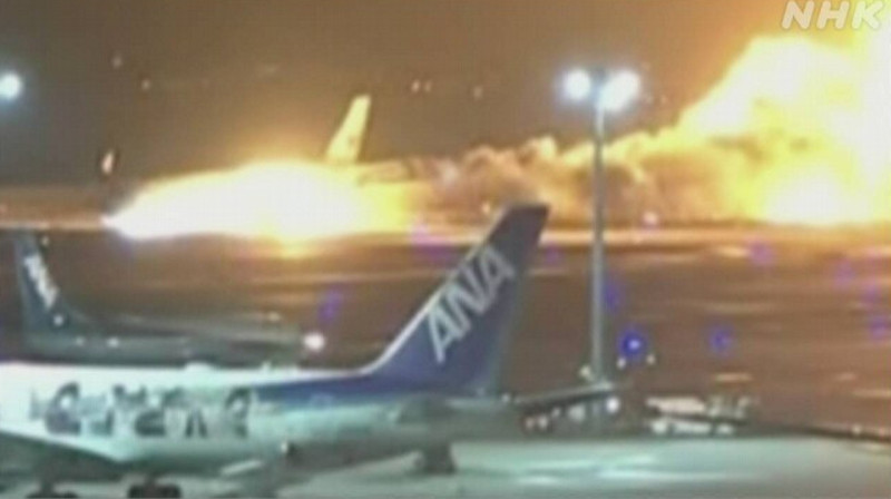 Столкновение самолетов в аэропорту Токио: стало известно о погибших и пострадавших