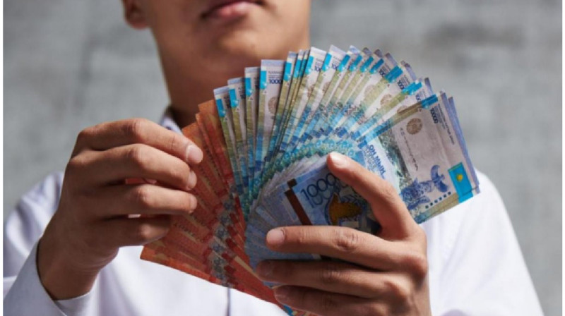 Полмиллиарда тенге проиграл на ставках сотрудник акимата Жамбылской области