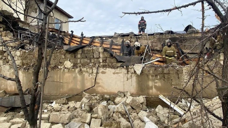 Стена частного дома обрушилась в Атырау