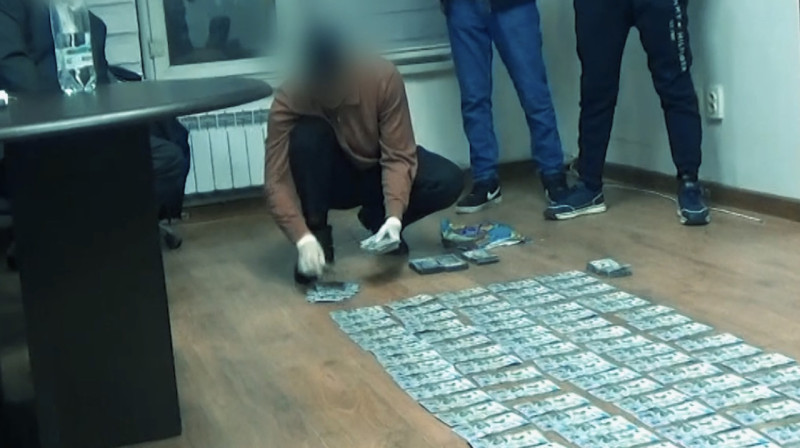 Замакима Жетысуского района задержан за получение взятки в размере 14 млн тенге