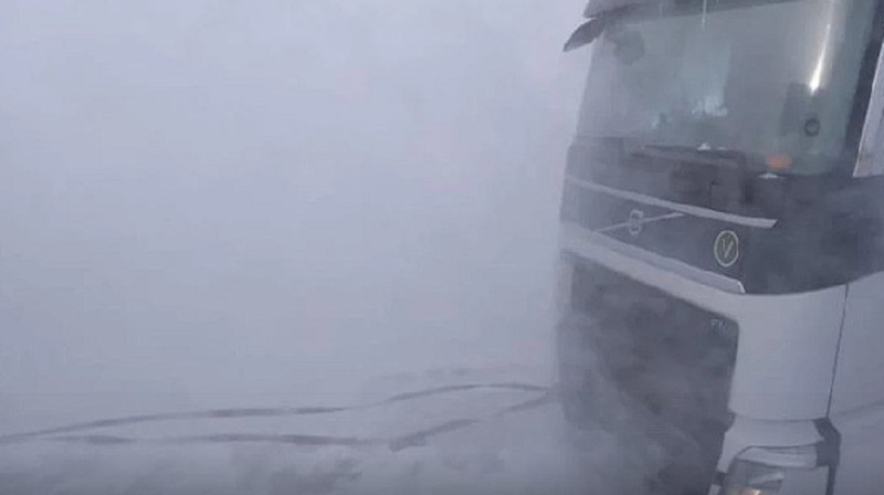 Движение ограничили на двух участках дорог в двух регионах РК