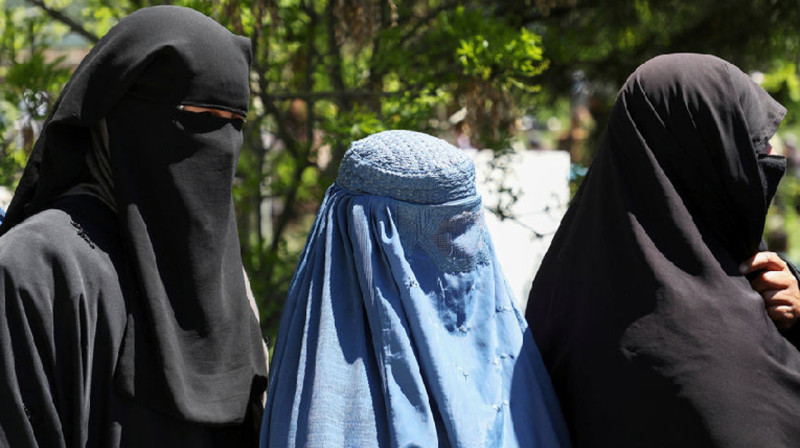 Талибан задержал женщин за ношение "неправильного хиджаба"