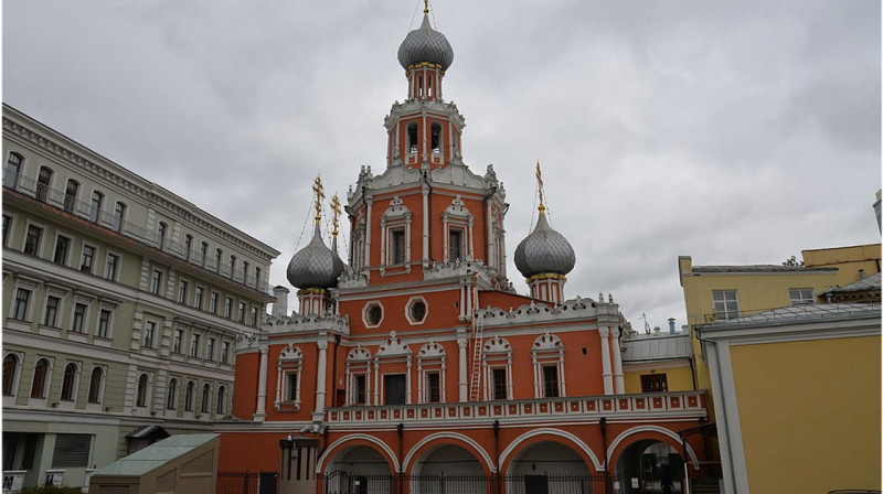 "Мы против мракобесия" - владельцы клуба, где была "голая" вечеринка, подарили храму мощи святого Николая