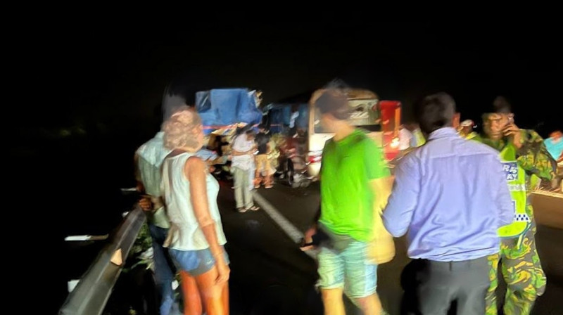 Туристический автобус с россиянами попал в ДТП на Шри-Ланке, есть погибший