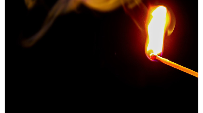 Трое школьников в Подмосковье устроили поджог на железнодорожной станции