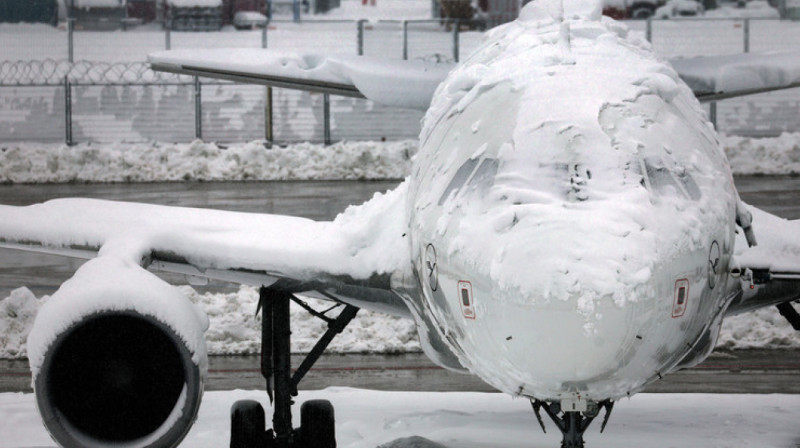 В аэропорту Астаны задерживаются рейсы из-за снегопада