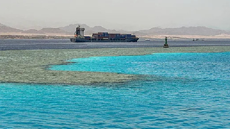 Хуситы вновь напали на корабль в Красном море