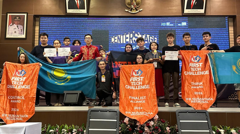 Алматинские школьники выиграли чемпионат по робототехнике в Индонезии