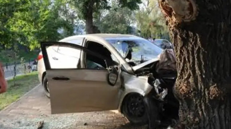Таксист врезался в машину полицейских, чтобы спасти себе жизнь в Костанае