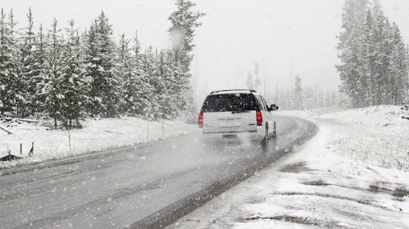 В 10 областях Казахстана перекрыли дороги