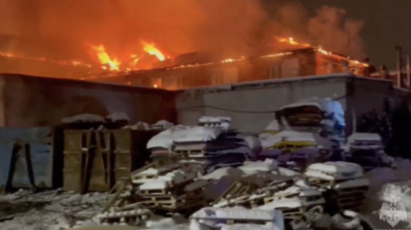 В Подмосковье загорелся полимерный завод