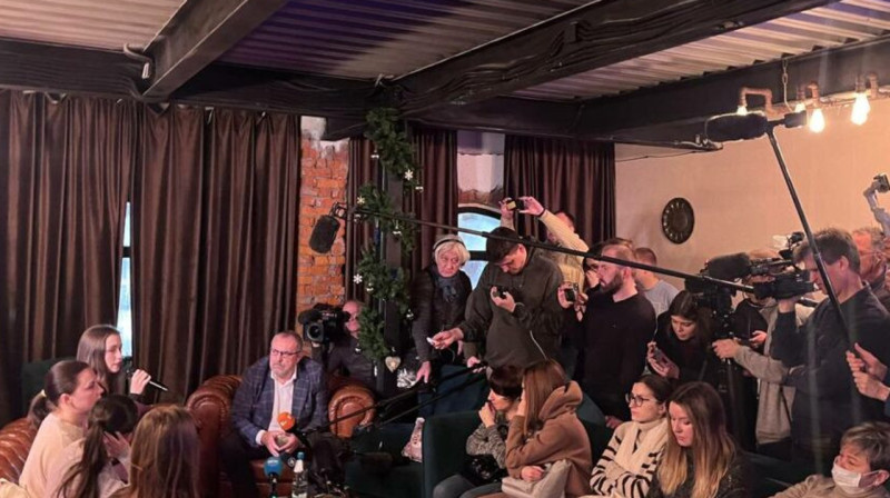 Кандидат в президенты Борис Надеждин встретился с женами мобилизованных