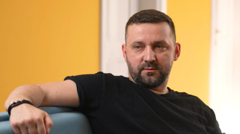 Комик Руслан Белый обвинил российские власти в отмене концертов в Таиланде и Индонезии