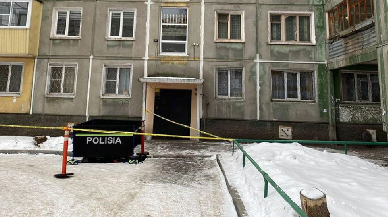 Мужчину застрелили из обреза перед подъездом дома в Усть-Каменогорске. ВИДЕО