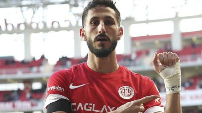 Израильского футболиста задержали в Турции за жест в поддержку заложников