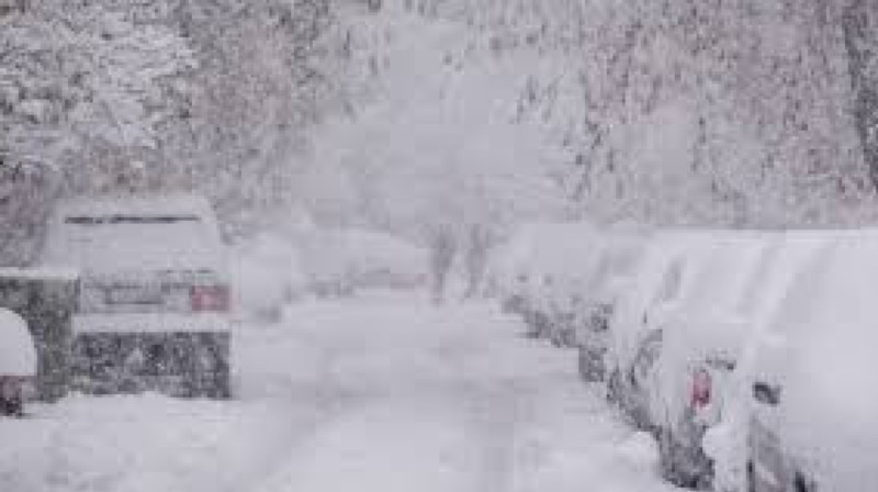 В трех областях Казахстана закрыли трассы из-за метели