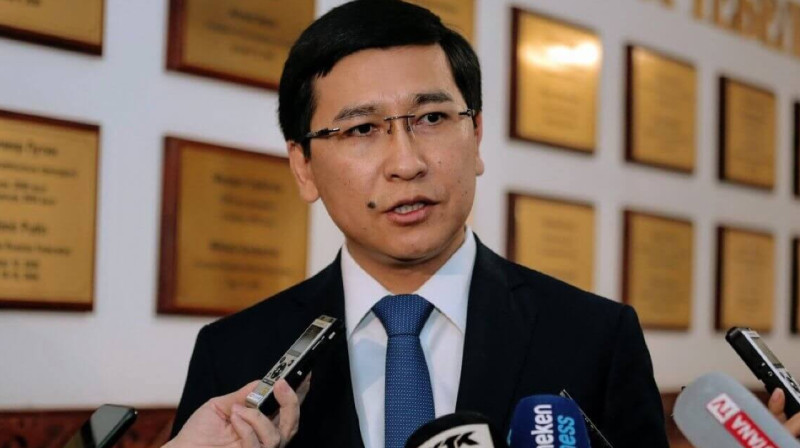 Аймагамбетов заступился за учителей, уволенных  за посещение ночного клуба