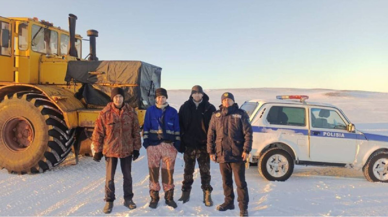 Четыре дня провели в степи рыбаки, их спас участковый