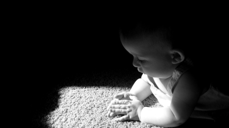 Младенец умер от удара головой об игрушки в России