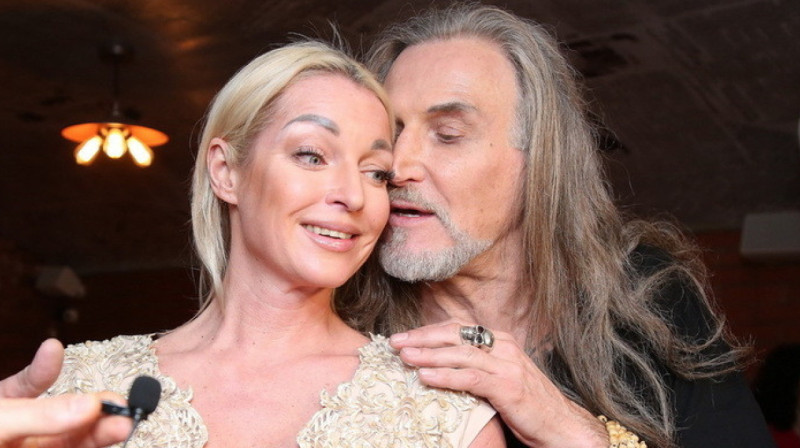 Волочкова обматерила встречавшего ее в аэропорту журналиста