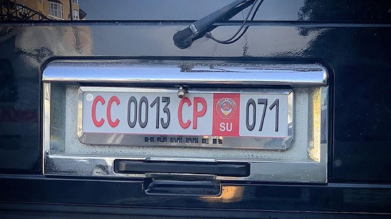 В Москве задержали мужчину за номерной знак «СССР» на машине